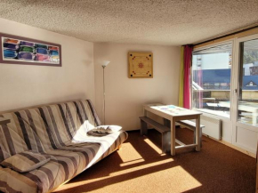 LE LIORAN appartement vue face à la montagne au pied des pistes Laveissière